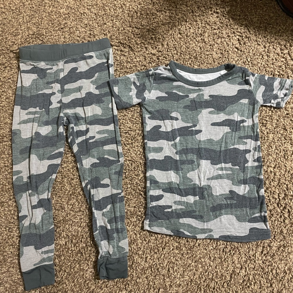 Little sleepies 12-18 months pjs
